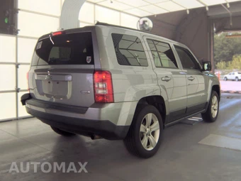 2016 Jeep Patriot Latitude - miniatura 4