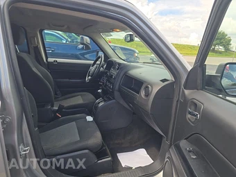2016 Jeep Patriot Latitude - miniatura 8