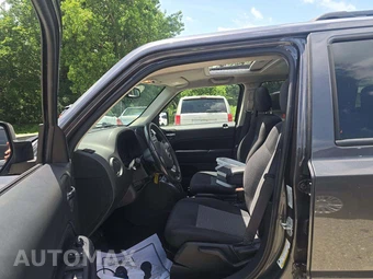 2016 Jeep Patriot Latitude – miniatura 3