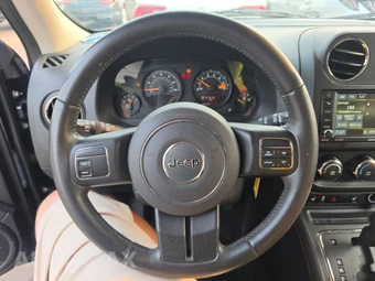 2016 Jeep Patriot Latitude - miniatura 10