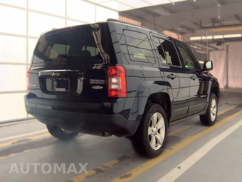 2016 Jeep Patriot Latitude - miniatura 4