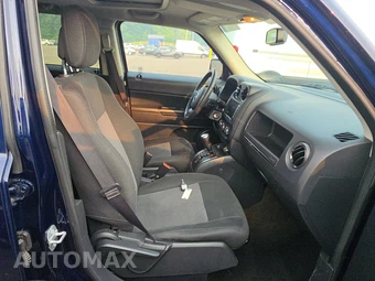 2016 Jeep Patriot Latitude - miniatura 8