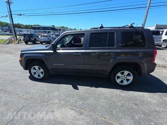 2016 Jeep Patriot Latitude – miniatura 3