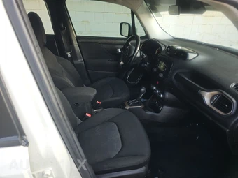 2016 Jeep Renegade Latitude – miniatura 8