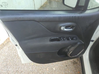 2016 Jeep Renegade Latitude – miniatura 9