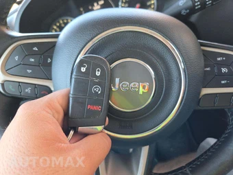 2016 Jeep Renegade Latitude – miniatura 5
