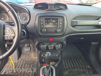 2016 Jeep Renegade Latitude – miniatura 7