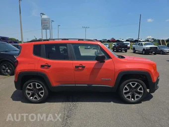 2016 Jeep Renegade Latitude – miniatura 4