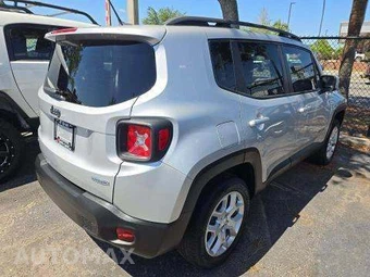 2016 Jeep Renegade Latitude - miniatura 3