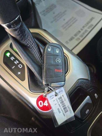 2016 Jeep Renegade Latitude - miniatura 8