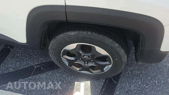 2016 Jeep Renegade Latitude – miniatura 30