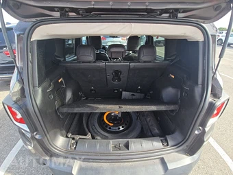 2016 Jeep Renegade Limited – miniatura 16