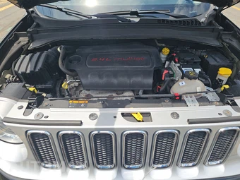 2016 Jeep Renegade Limited – miniatura 15