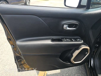 2016 Jeep Renegade Limited – miniatura 9