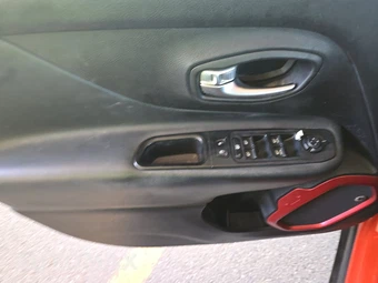 2016 Jeep Renegade Trailhawk – miniatura 9
