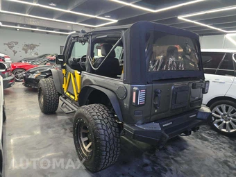 2016 Jeep Wrangler Freedom Edition - miniatura 2