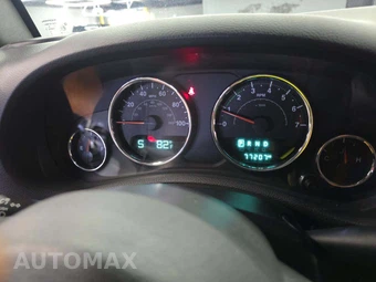 2016 Jeep Wrangler Freedom Edition - miniatura 9