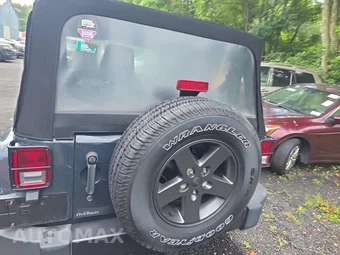 2016 Jeep Wrangler Freedom Edition - miniatura 5