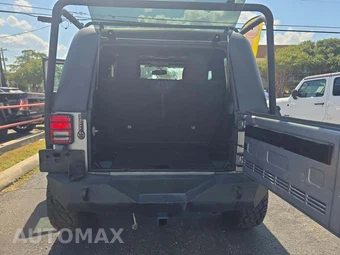 2016 Jeep Wrangler Sahara - miniatura 14