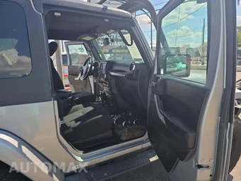 2016 Jeep Wrangler Sahara - miniatura 17