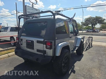 2016 Jeep Wrangler Sahara - miniatura 3