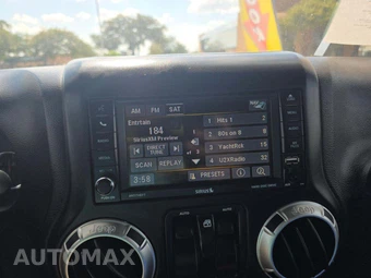 2016 Jeep Wrangler Sahara - miniatura 31