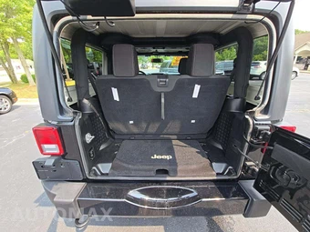 2016 Jeep Wrangler Sahara - miniatura 11