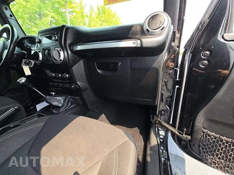 2016 Jeep Wrangler Sahara - miniatura 16