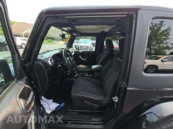2016 Jeep Wrangler Sahara - miniatura 3