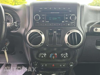 2016 Jeep Wrangler Sahara - miniatura 7