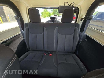 2016 Jeep Wrangler Sahara - miniatura 10