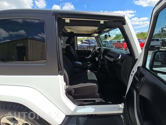 2016 Jeep Wrangler Sahara - miniatura 14
