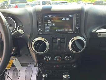 2016 Jeep Wrangler Sahara - miniatura 7
