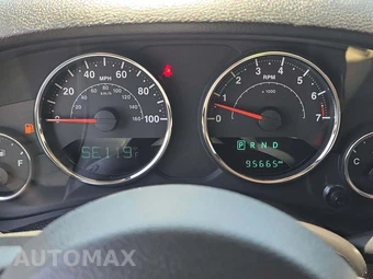 2016 Jeep Wrangler Sahara - miniatura 9