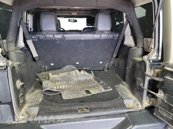 2016 Jeep Wrangler Unlimited Backcountry Edition - miniatura 16