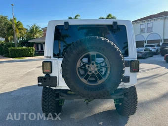 2016 Jeep Wrangler Unlimited Black Bear Edition - miniatura 2