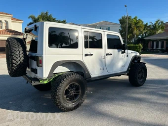 2016 Jeep Wrangler Unlimited Black Bear Edition - miniatura 4