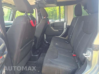 2016 Jeep Wrangler Unlimited Black Bear Edition - miniatura 10