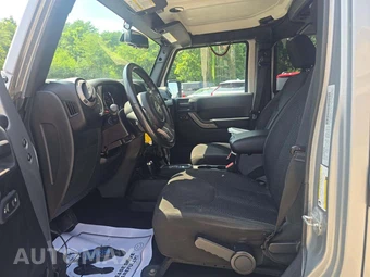 2016 Jeep Wrangler Unlimited Black Bear Edition - miniatura 3