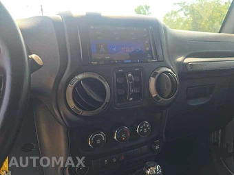 2016 Jeep Wrangler Unlimited Black Bear Edition - miniatura 6