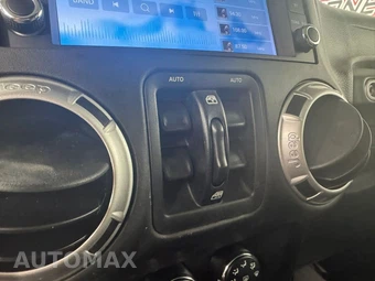 2016 Jeep Wrangler Unlimited Hard Rock Edition - miniatura 18
