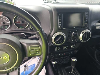 2016 Jeep Wrangler Unlimited Rubicon - miniatura 11