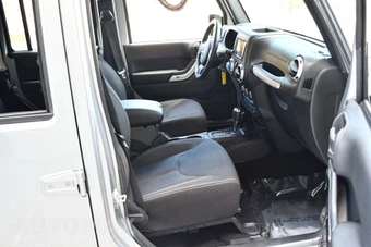 2016 Jeep Wrangler Unlimited Rubicon - miniatura 47