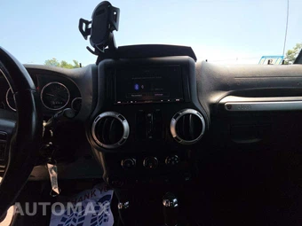 2016 Jeep Wrangler Unlimited Sahara - miniatura 7