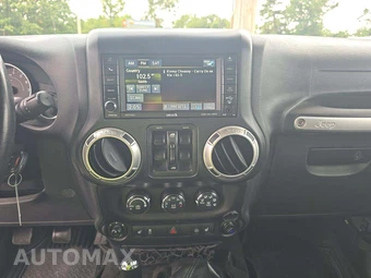 2016 Jeep Wrangler Unlimited Sahara - miniatura 10