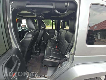 2016 Jeep Wrangler Unlimited Sahara - miniatura 13