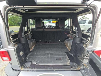 2016 Jeep Wrangler Unlimited Sahara - miniatura 14