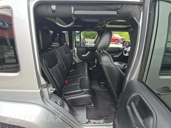2016 Jeep Wrangler Unlimited Sahara - miniatura 16