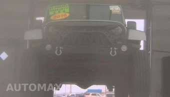 2016 Jeep Wrangler Unlimited Sahara - miniatura 3