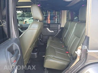 2016 Jeep Wrangler Unlimited Sahara - miniatura 13
